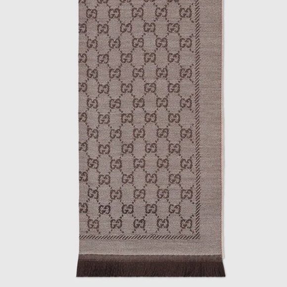 W - 🧣🧣 GUCCI SCARF 🧣 🧣 - Picture 1 of 2